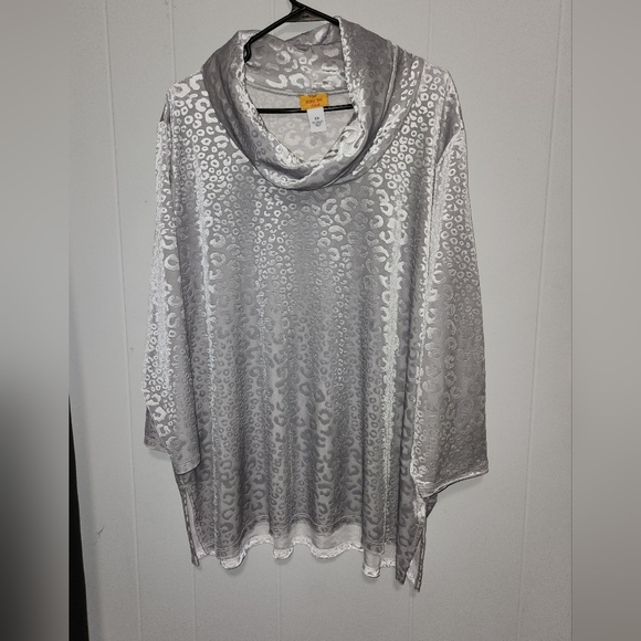 Ruby Ted NWOT Gorgeous Silver Velvet Cheeta Pattern Turtle Neck - Picture 2 of 16